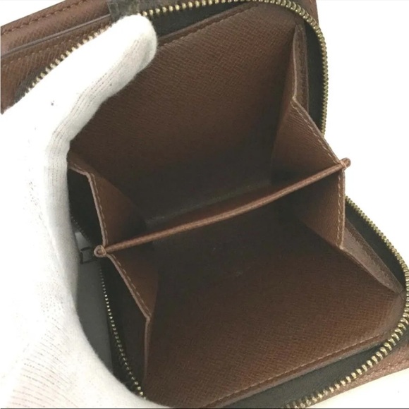 LV monogram compact billfold - Picture 7 of 9